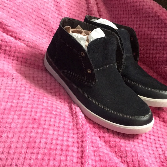 Shoes - Picture 2 of 6